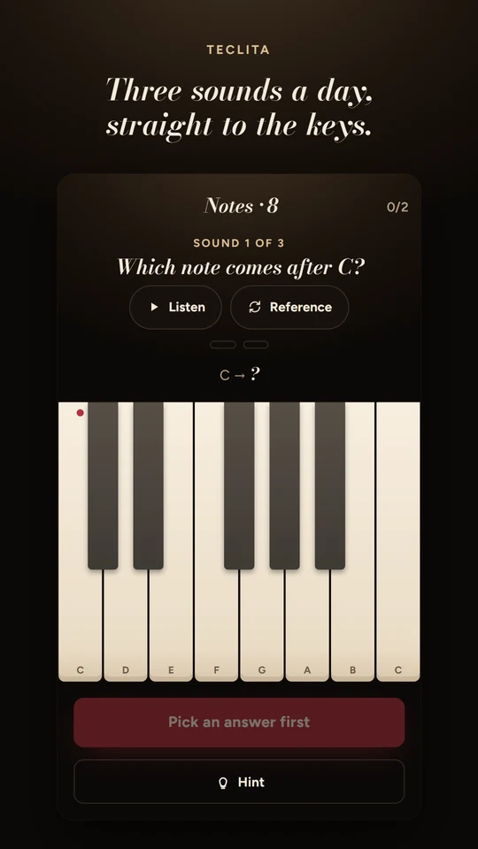 Teclita daily puzzle screen with a piano keyboard, asking which note comes after C